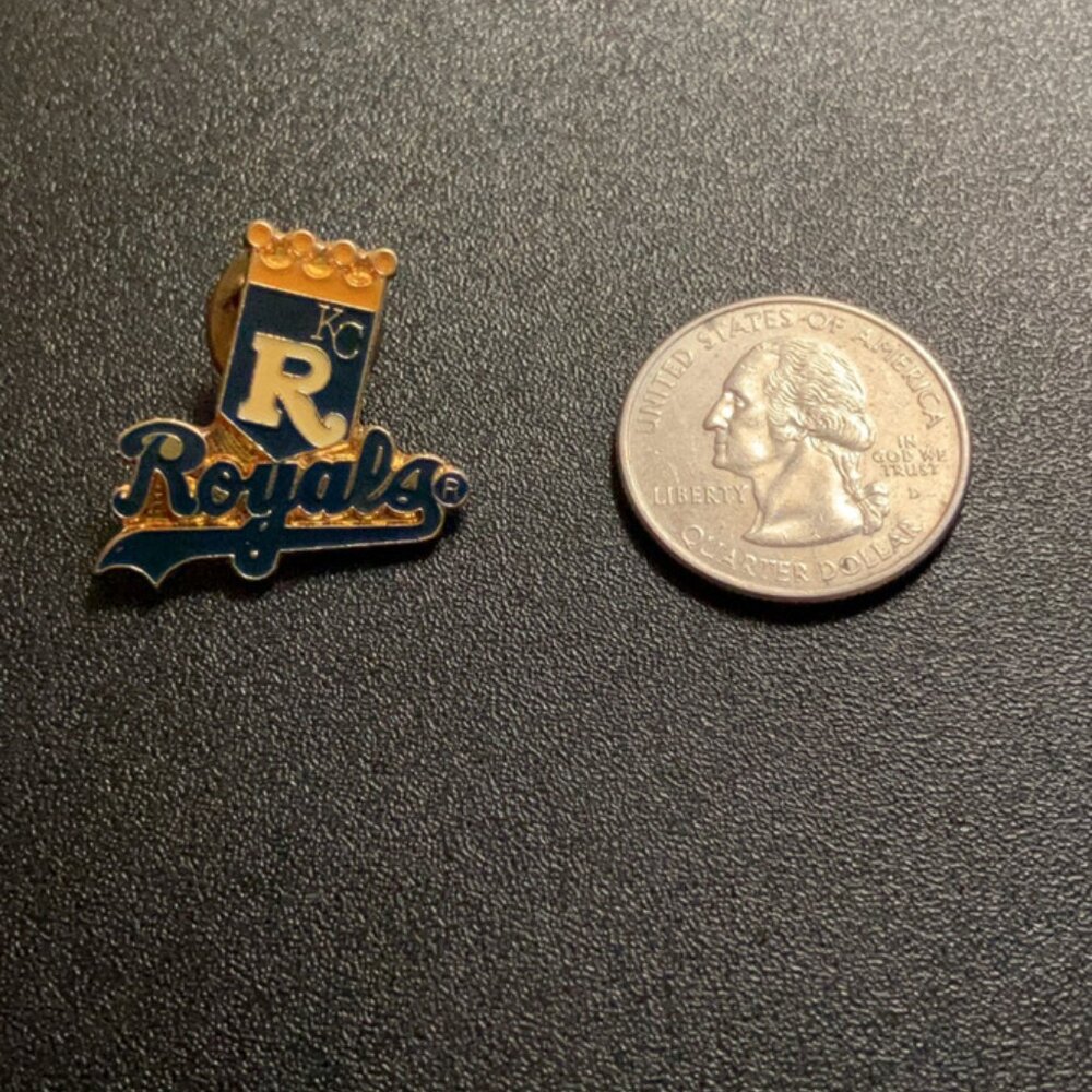 VINTAGE Kansas City Royals 1985 MLB AUTHENTIC Pin - Picture 3 of 3